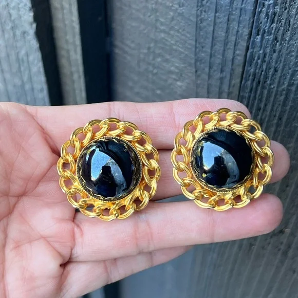 WILLIAM DELILLO Black Stone And Gold Chain Vintage Clip On Earrings RARE Wm